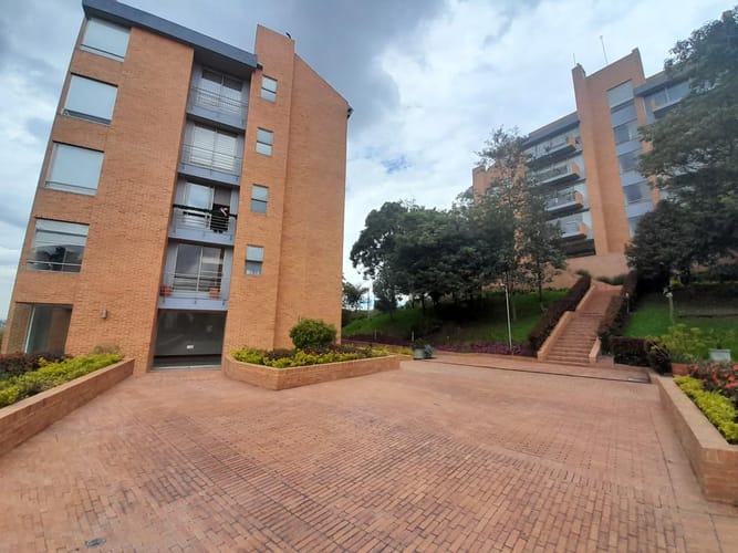 Apartamento de 3 alcobas en venta en Lindaraja, Bogotá, 200 m² · foto 2 de 24