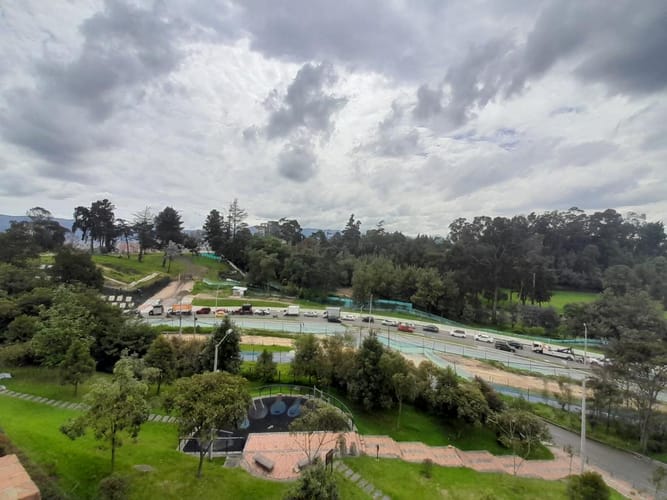 Apartamento de 3 alcobas en venta en Lindaraja, Bogotá, 200 m² · foto 3 de 24