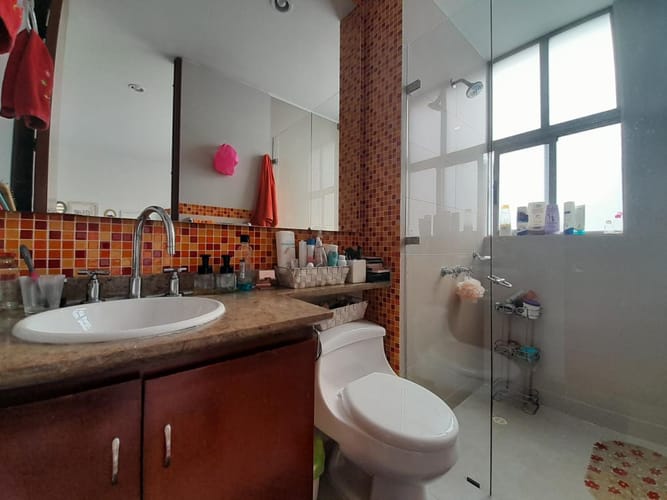 Apartamento de 3 alcobas en venta en Lindaraja, Bogotá, 200 m² · foto 17 de 24