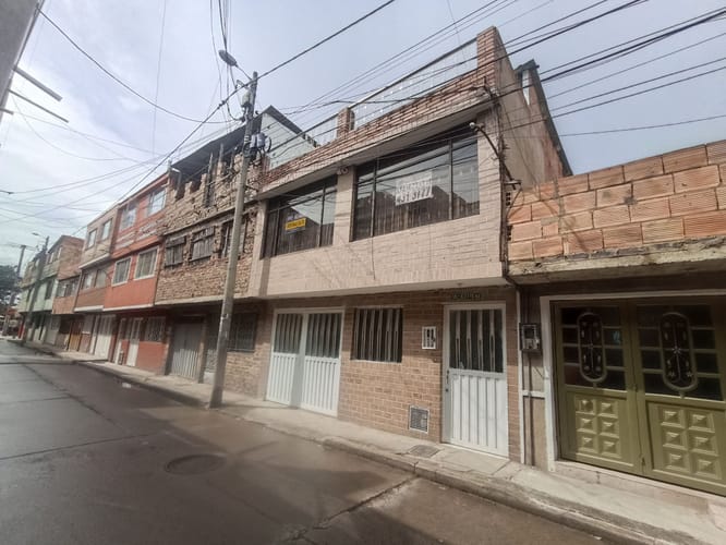Casa de 5 alcobas en venta en La Gaitana, Bogotá, 177 m² · foto 2 de 19