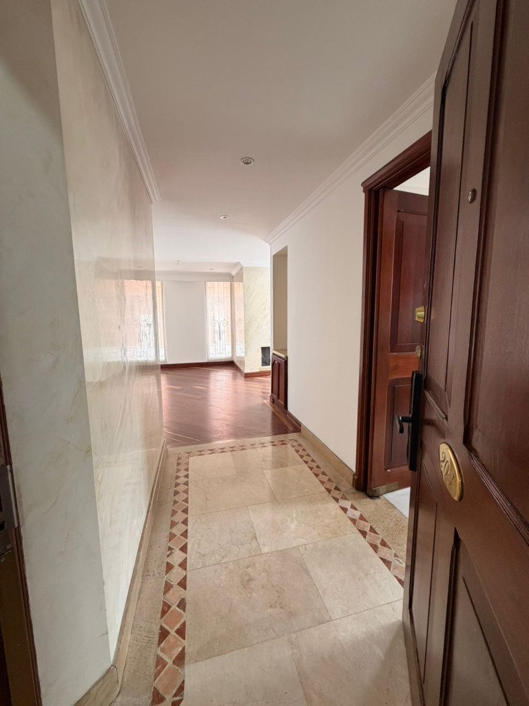 Apartamento en venta en Santa Barbara Occidental, Bogotá · foto 4 de 18