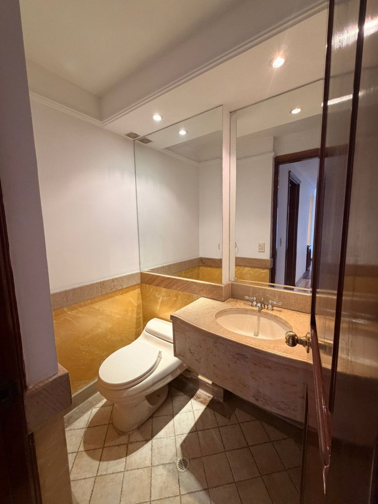 Apartamento en venta en Santa Barbara Occidental, Bogotá · foto 5 de 18