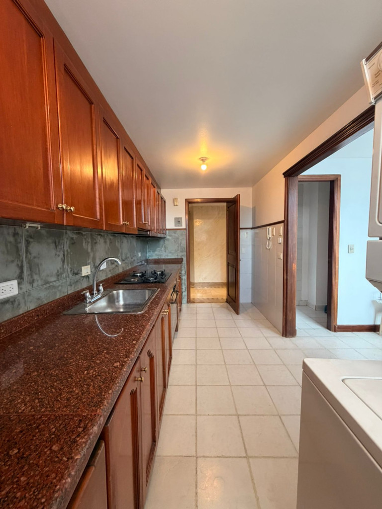 Apartamento en venta en Santa Barbara Occidental, Bogotá · foto 8 de 18