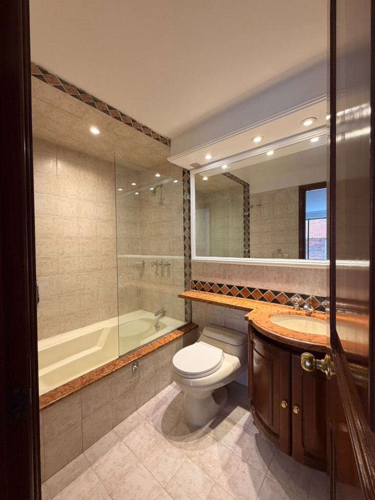 Apartamento en venta en Santa Barbara Occidental, Bogotá · foto 14 de 18