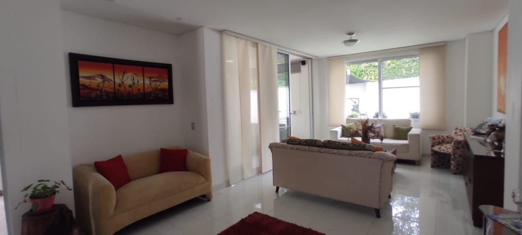Casa de 3 alcobas en venta en Las Mercedes, Jamundí, 321 m² · foto 2 de 11
