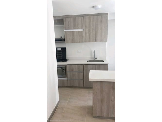 Apartamento en venta en El Poblado, Medellín · foto 2 de 10