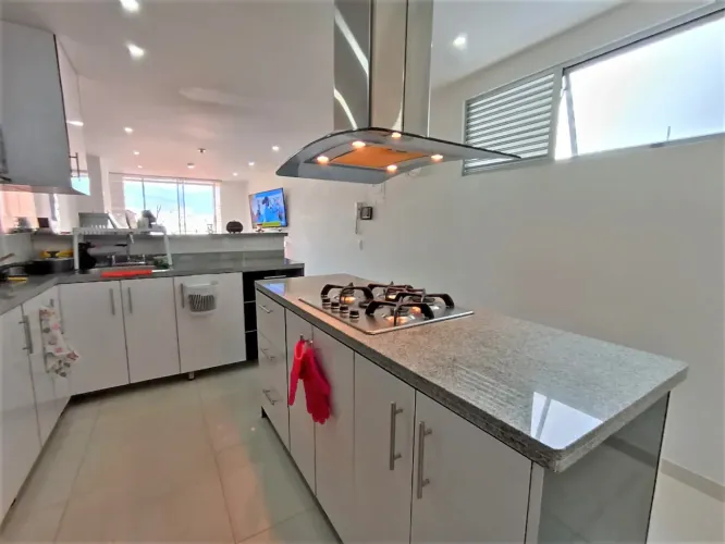 Apartamento de 4 alcobas en venta en Laureles, Medellín, 152 m² · foto 3 de 24