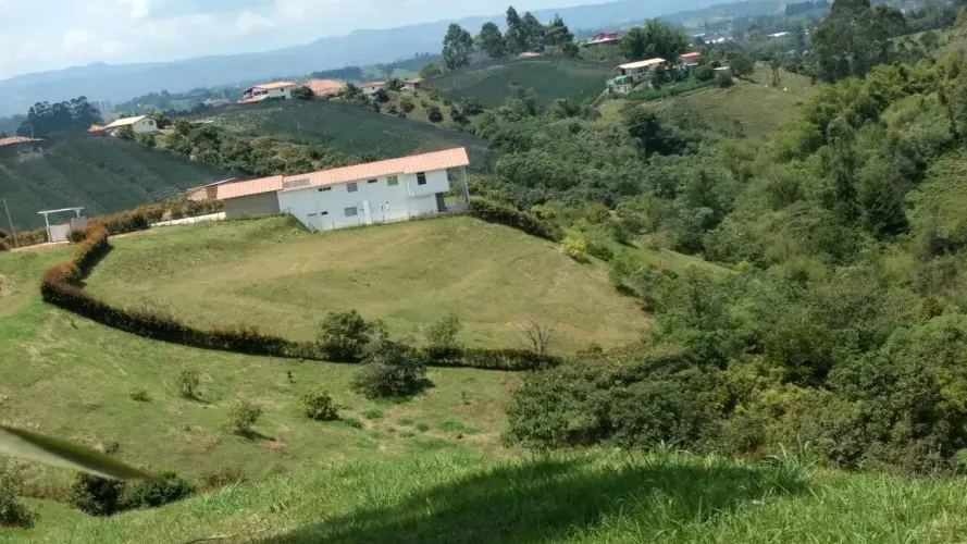 Lote en venta en Cuatro Esquinas, Rionegro, 3560 m² · foto 2 de 24