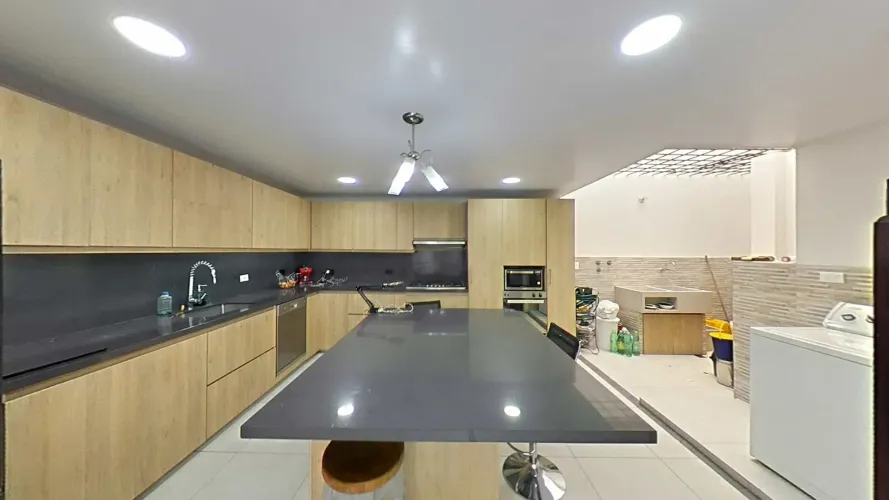 Casa de 4 alcobas en venta en Laureles, Medellín, 276 m² · foto 2 de 23