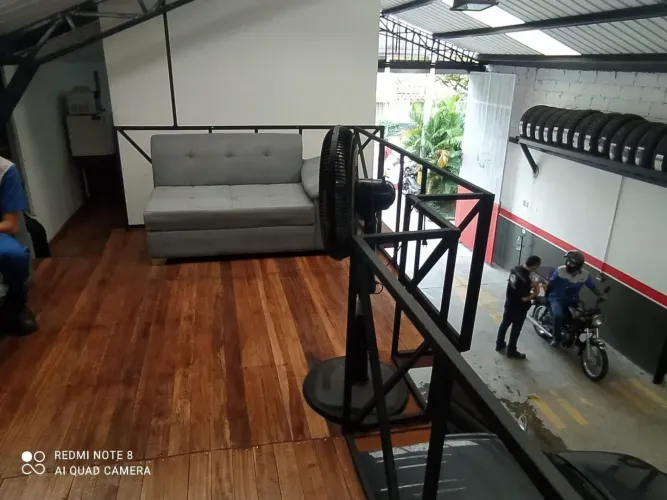 Bodega en venta en Laureles, Medellín, 250 m² · foto 6 de 8