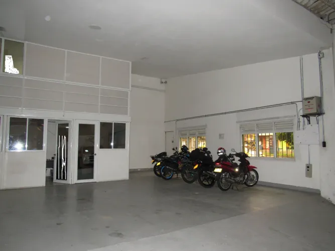 Bodega en venta en Zona Centro, Envigado, 610 m² · foto 2 de 24