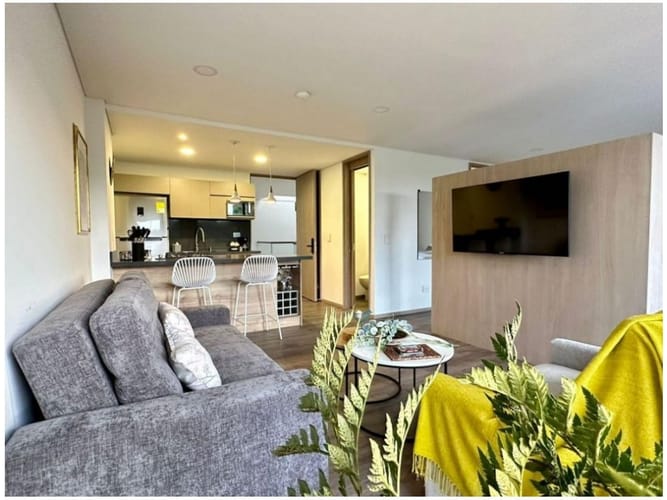 Apartamento de 1 alcoba en venta en Llano Grande, Medellín, 56 m² · foto 2 de 12