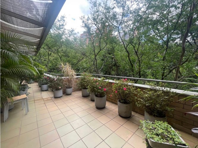 Apartamento de 3 alcobas en venta en Urbanizacion Doña Maria Robledo, Medellín, 223 m² · foto 2 de 6