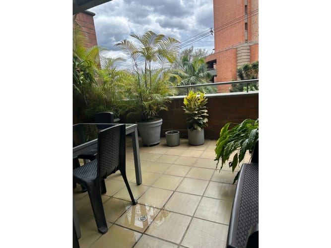 Apartamento de 3 alcobas en venta en Urbanizacion Doña Maria Robledo, Medellín, 223 m² · foto 4 de 6