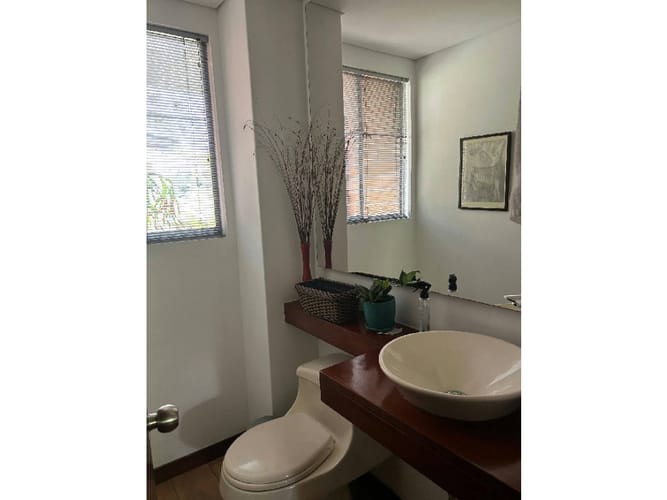 Apartamento de 3 alcobas en venta en Urbanizacion Doña Maria Robledo, Medellín, 223 m² · foto 6 de 6