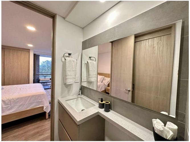 Apartamento de 1 alcoba en venta en Llano Grande, Medellín, 56 m² · foto 11 de 12