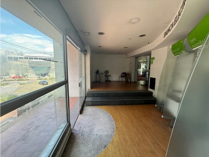 Casa en venta en El Poblado, Medellín, 1167 m² · foto 3 de 13