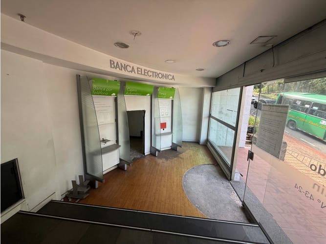 Casa en venta en El Poblado, Medellín, 1167 m² · foto 4 de 13
