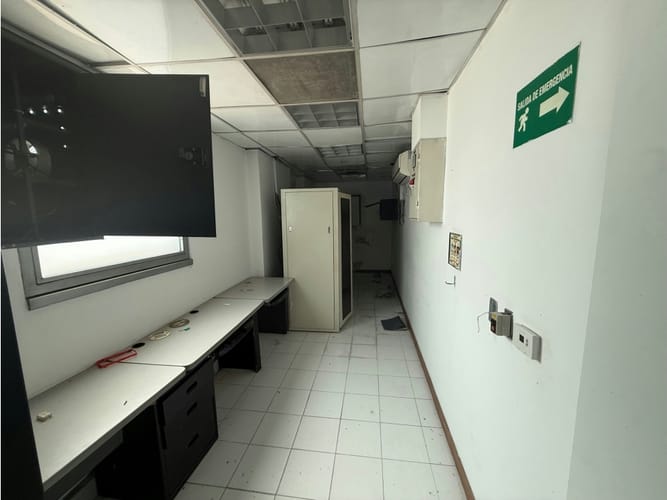 Casa en venta en El Poblado, Medellín, 1167 m² · foto 9 de 13