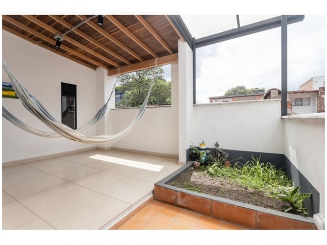 Casa de 8 alcobas en venta en Manila, Medellín, 280 m² · foto 7 de 15