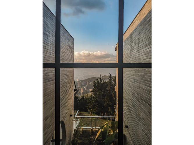 Casa de 7 alcobas en venta en El Poblado, Medellín, 740 m² · foto 2 de 24