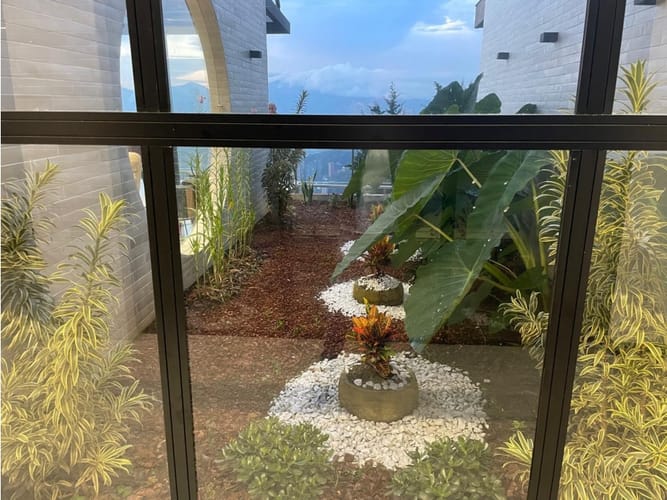 Casa de 7 alcobas en venta en El Poblado, Medellín, 740 m² · foto 10 de 24