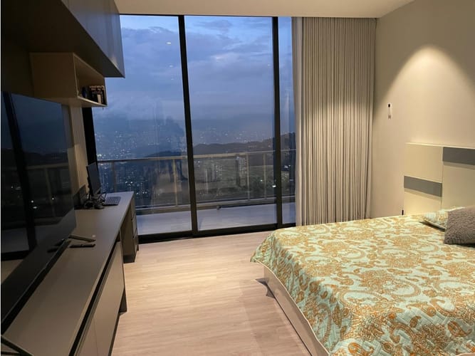 Casa de 7 alcobas en venta en El Poblado, Medellín, 740 m² · foto 17 de 24