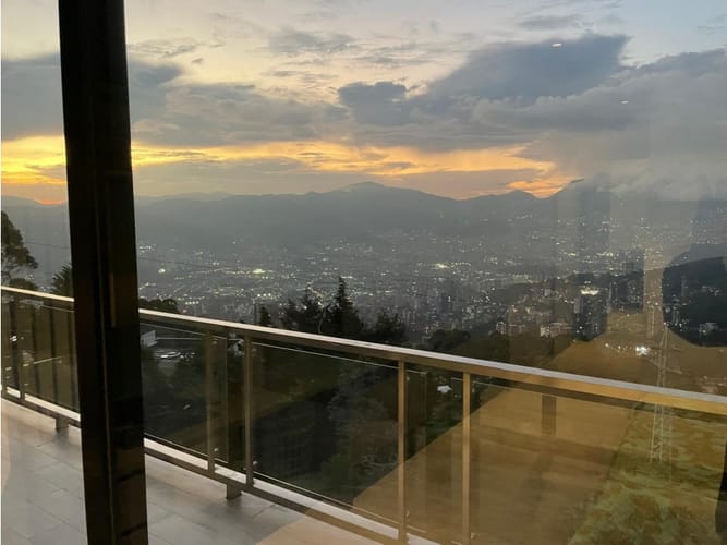 Casa de 7 alcobas en venta en El Poblado, Medellín, 740 m² · foto 23 de 24