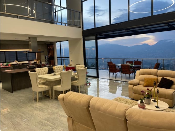 Casa de 7 alcobas en venta en El Poblado, Medellín, 740 m² · foto 24 de 24