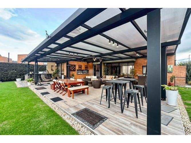 Casa de 4 alcobas en arriendo en Cc Fontanar, Chía, 350 m² · foto 2 de 24
