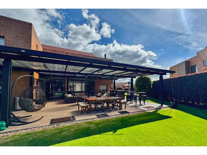 Casa de 4 alcobas en arriendo en Cc Fontanar, Chía, 350 m² · foto 3 de 24