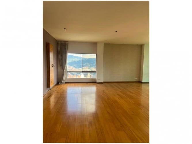 Apartamento de 3 alcobas en venta en El Poblado, Medellín, 233 m² · foto 2 de 24