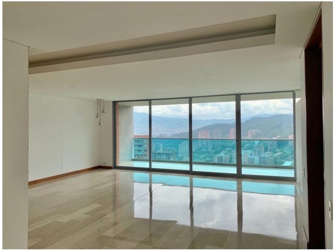 Apartamento de 3 alcobas en venta en El Poblado, Medellín, 233 m² · foto 3 de 24