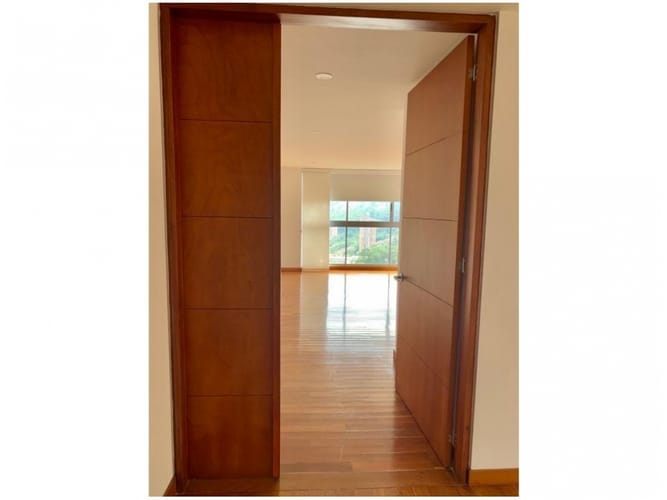 Apartamento de 3 alcobas en venta en El Poblado, Medellín, 233 m² · foto 4 de 24