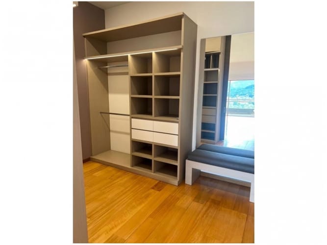 Apartamento de 3 alcobas en venta en El Poblado, Medellín, 233 m² · foto 6 de 24