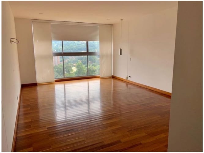 Apartamento de 3 alcobas en venta en El Poblado, Medellín, 233 m² · foto 7 de 24