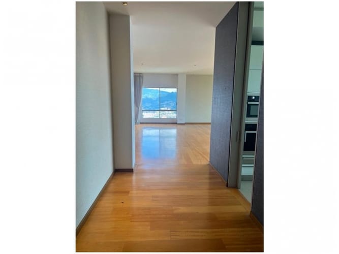 Apartamento de 3 alcobas en venta en El Poblado, Medellín, 233 m² · foto 8 de 24