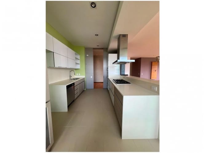 Apartamento de 3 alcobas en venta en El Poblado, Medellín, 233 m² · foto 11 de 24