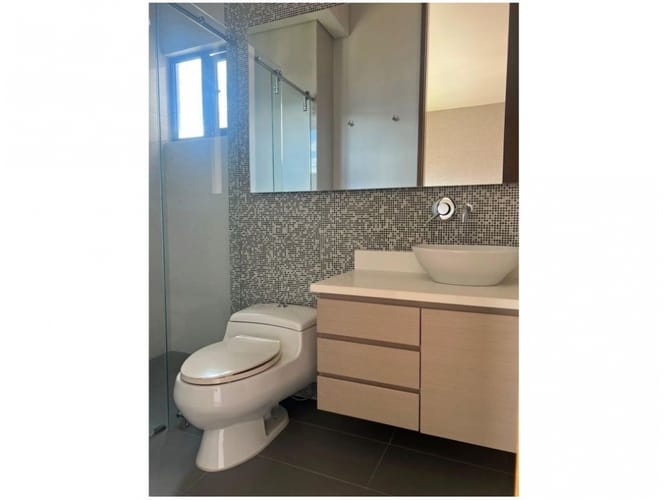Apartamento de 3 alcobas en venta en El Poblado, Medellín, 233 m² · foto 16 de 24