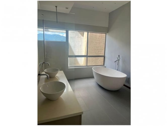 Apartamento de 3 alcobas en venta en El Poblado, Medellín, 233 m² · foto 18 de 24
