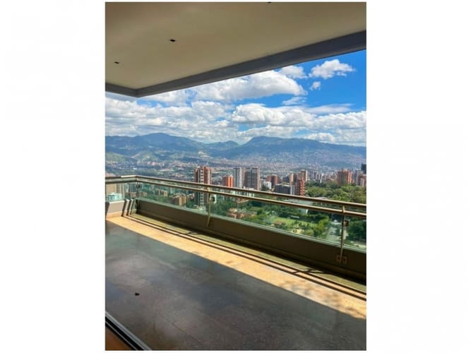 Apartamento de 3 alcobas en venta en El Poblado, Medellín, 233 m² · foto 19 de 24