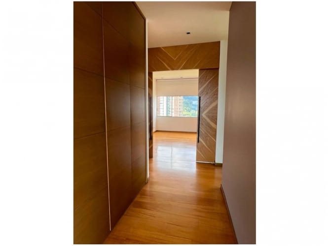 Apartamento de 3 alcobas en venta en El Poblado, Medellín, 233 m² · foto 23 de 24