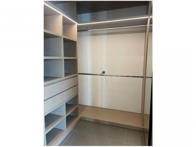 Apartamento de 3 alcobas en venta en El Poblado, Medellín, 233 m² · foto 24 de 24