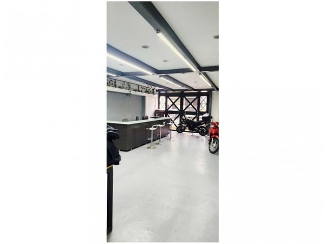 Bodega en venta en Cristo Rey, Medellín, 387 m² · foto 2 de 6