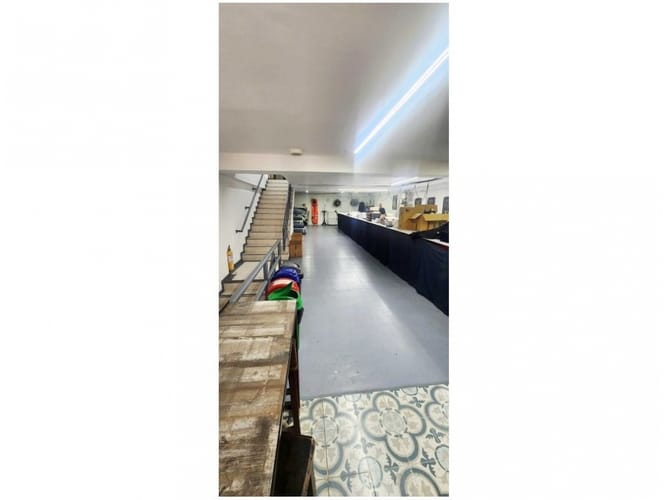 Bodega en venta en Cristo Rey, Medellín, 387 m² · foto 3 de 6