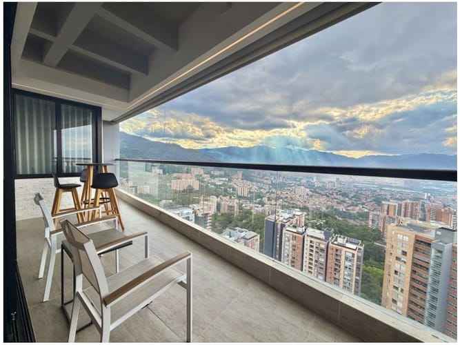 Apartamento de 1 alcoba en venta en Loma De Las Brujas, Envigado, 81 m² · foto 2 de 24