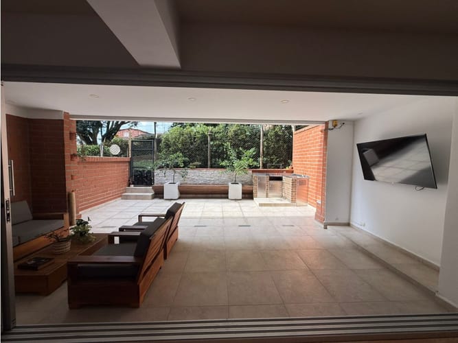 Casa de 3 alcobas en venta en El Poblado, Medellín, 220 m² · foto 11 de 13