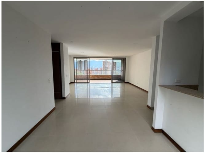 Apartamento en venta en El Poblado, Medellín · foto 2 de 20