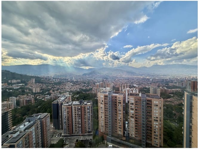 Apartamento de 1 alcoba en venta en Loma De Las Brujas, Envigado, 81 m² · foto 17 de 24