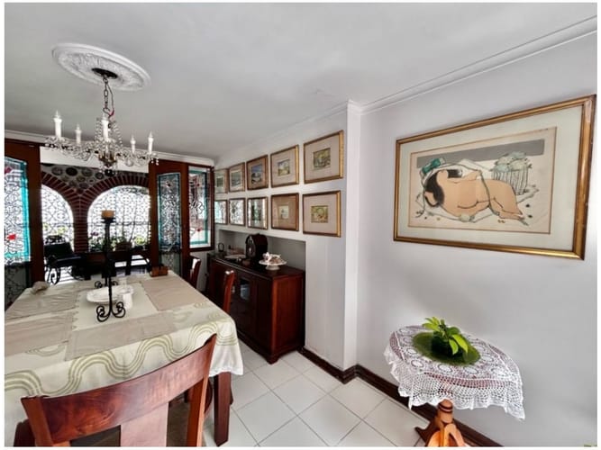 Casa de 5 alcobas en venta en El Poblado, Medellín, 340 m² · foto 3 de 24